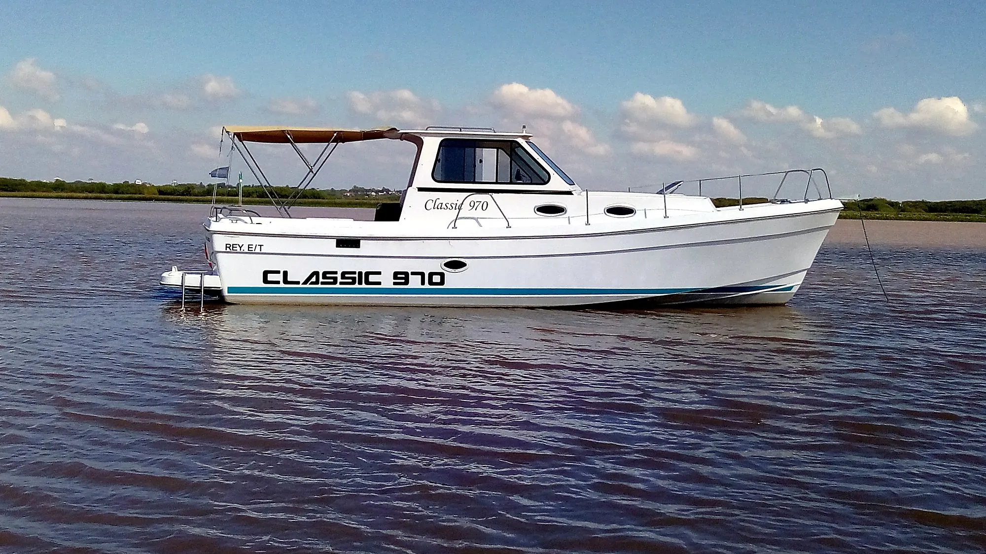 Classic 970 en el río